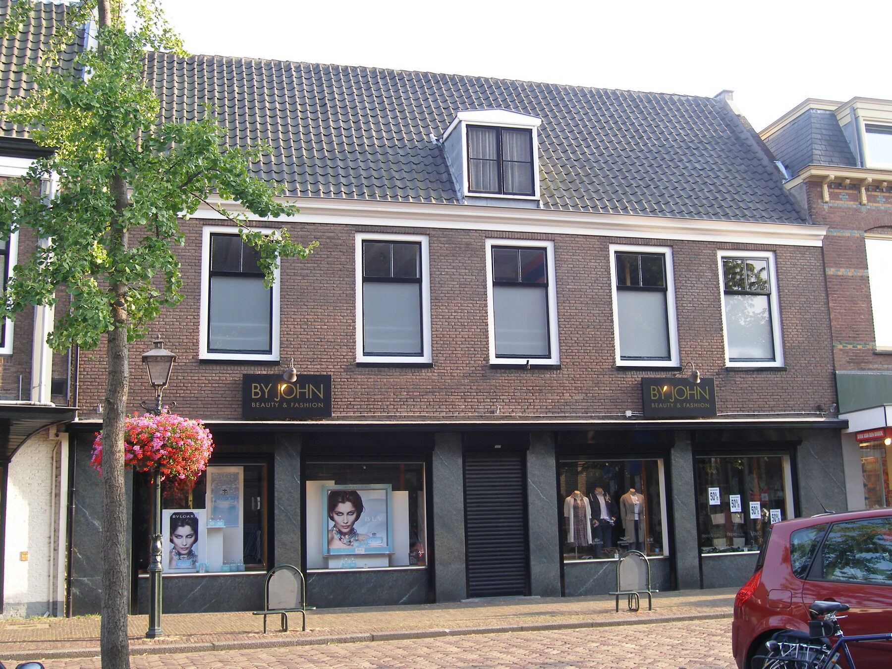 Historische voorgevel van Breedstraat 26 in Maarssen
